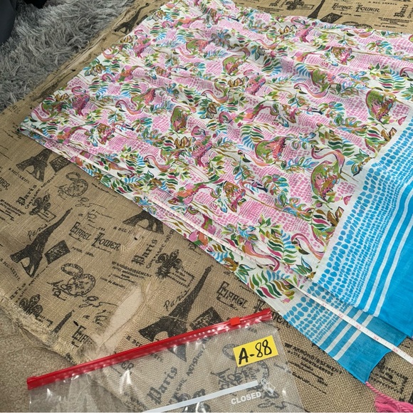Charlie Paige NWT! Pink/ Multi Flamingo Print Scarf
Made In India - Picture 14 of 14